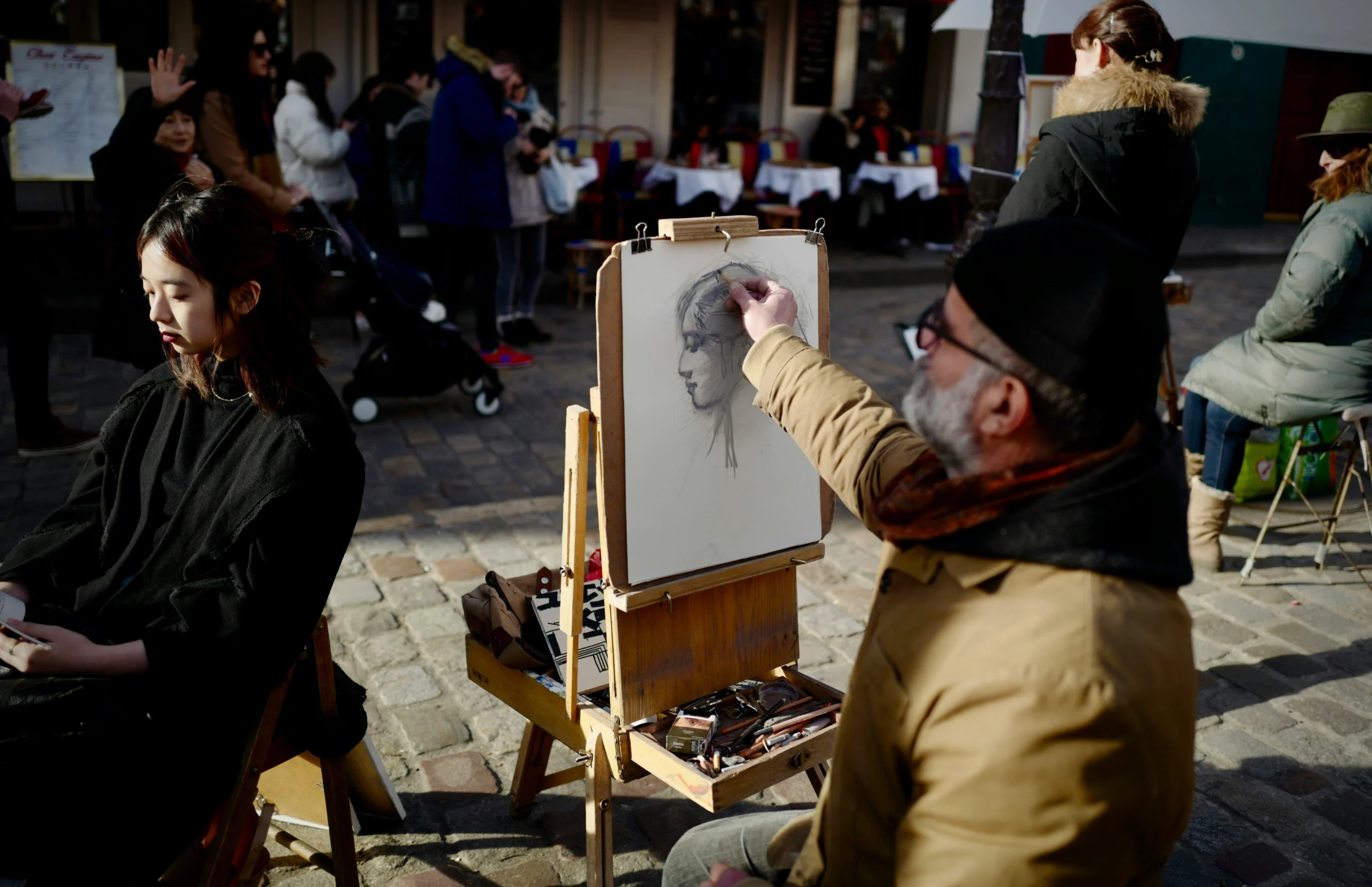 Artist sketching a woman in Montmartre, Paris