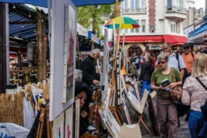 People in street markets in Montmartre during Heart of Paris private tour